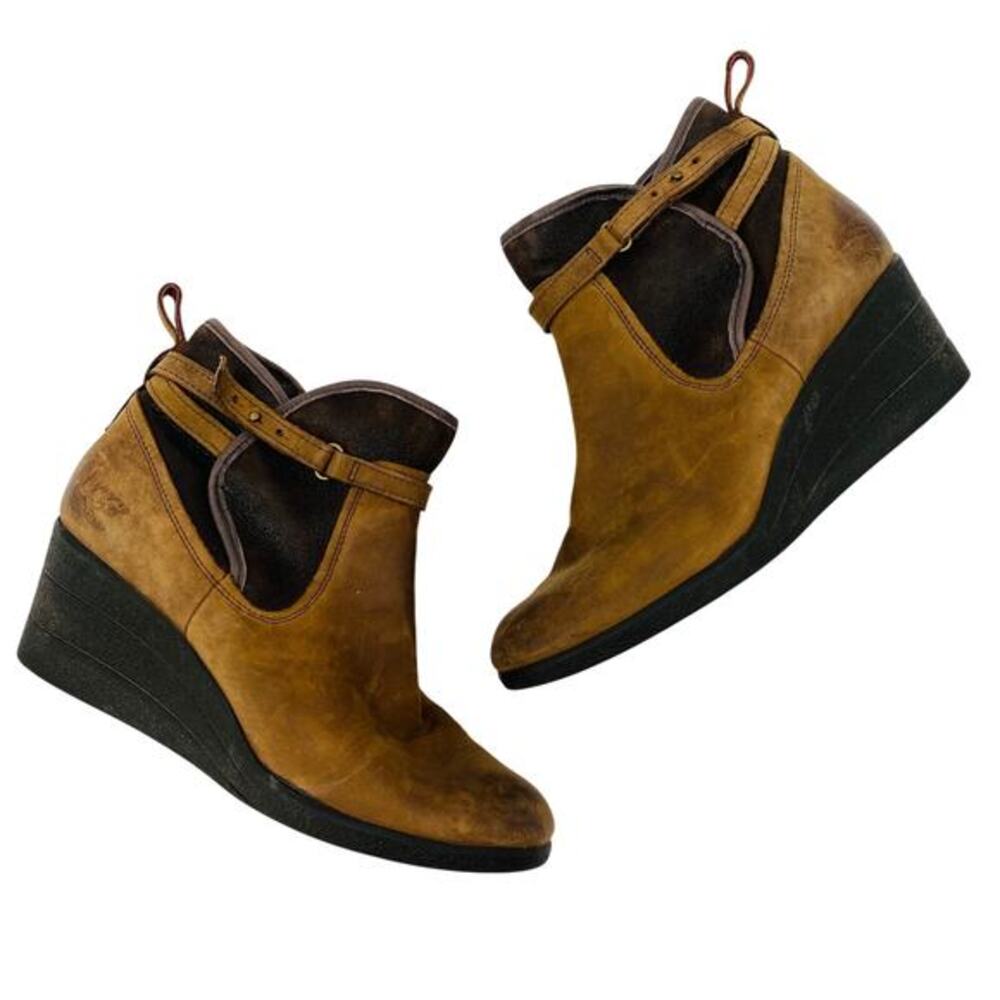 Ugg brown‎ leather wedge booties